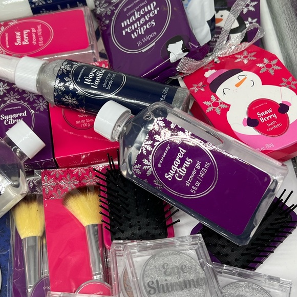 70 pc Beauty Makeup Lot Bundle Wholesale Bulk Hair Cosmetic Party Reseller - Picture 4 of 9